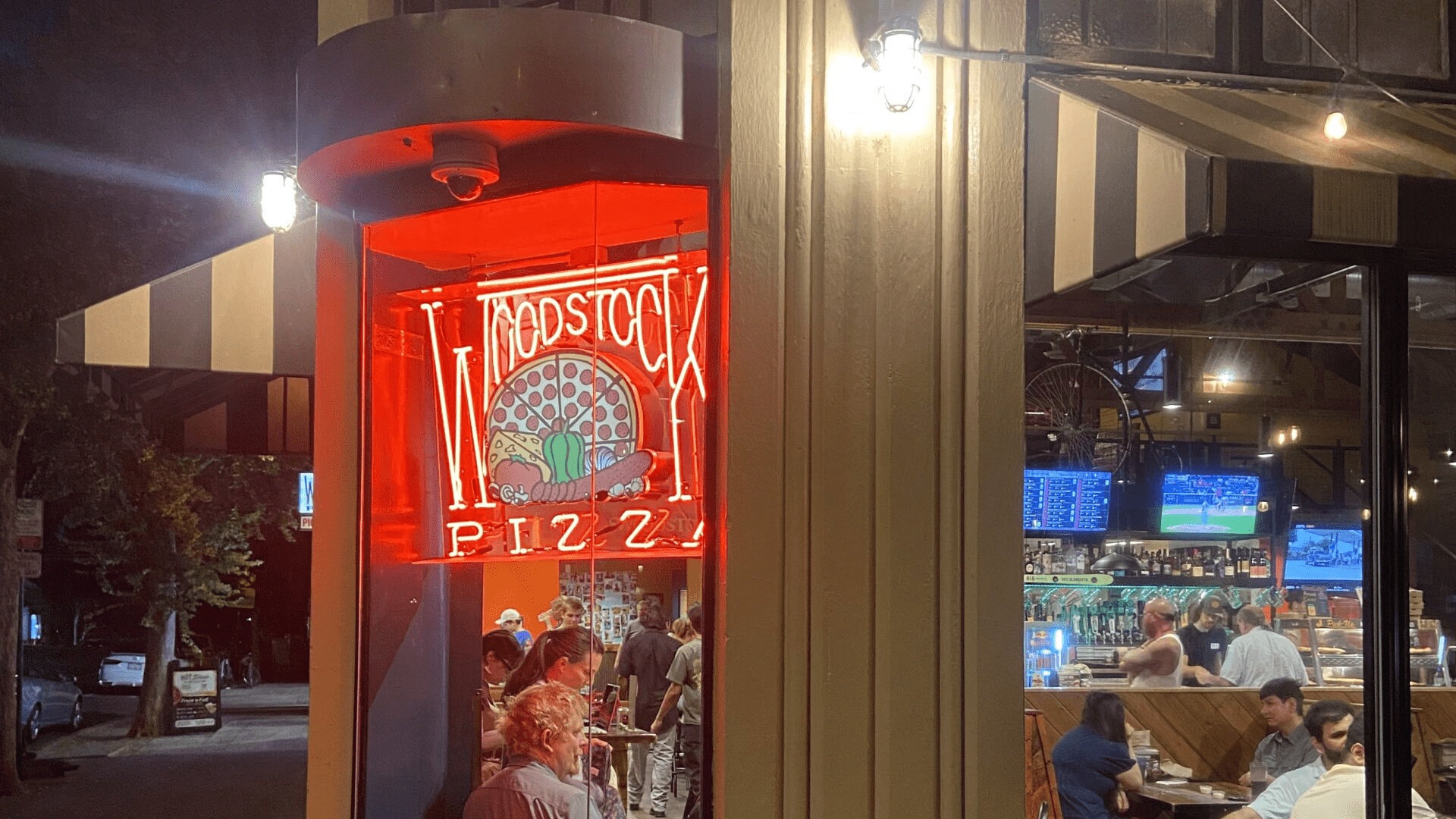 Woodstock's Pizza draws college students with the neon-lit promise of pizza, beer and Thursday night trivia.