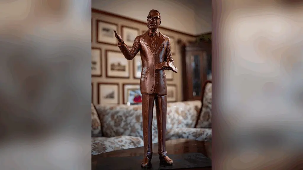 Nathaniel Colley statuette