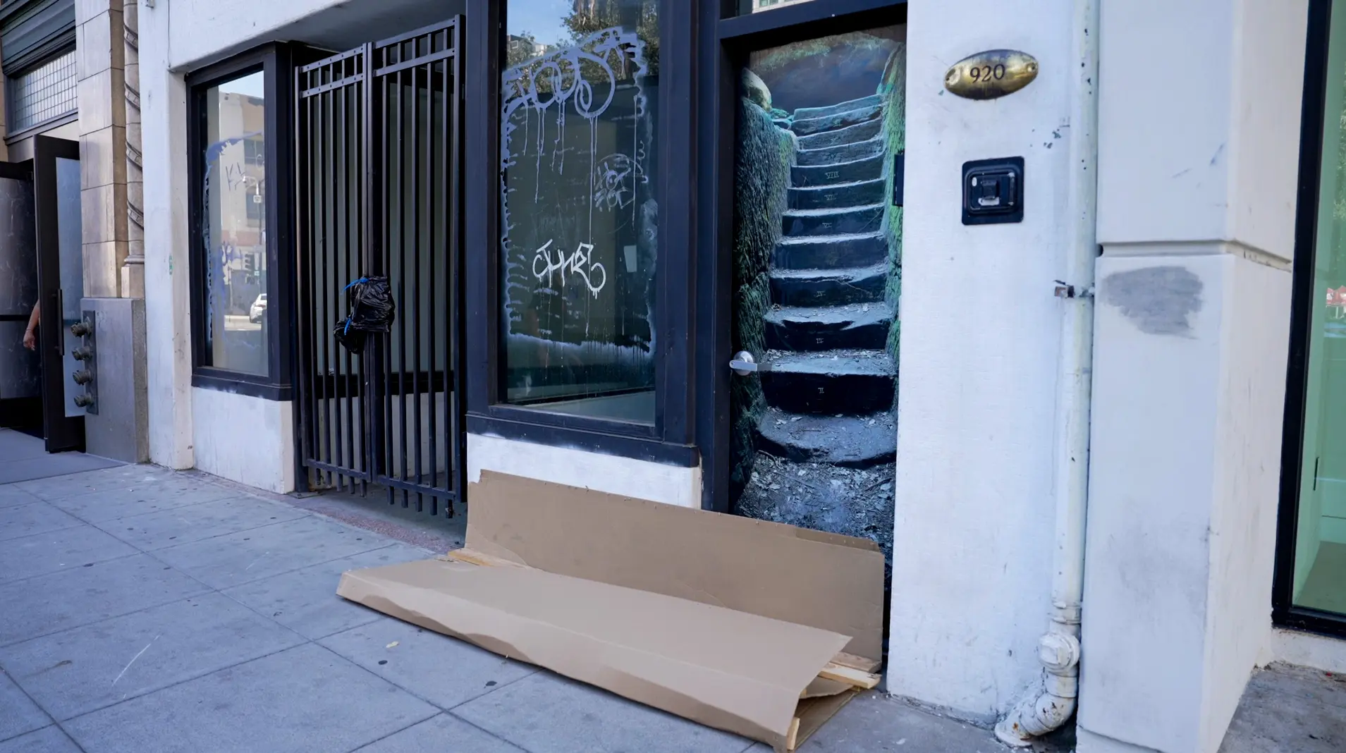 Vacant property on J St. in Sacramento on Sept. 11, 2025. Photo by Denis Akbari.