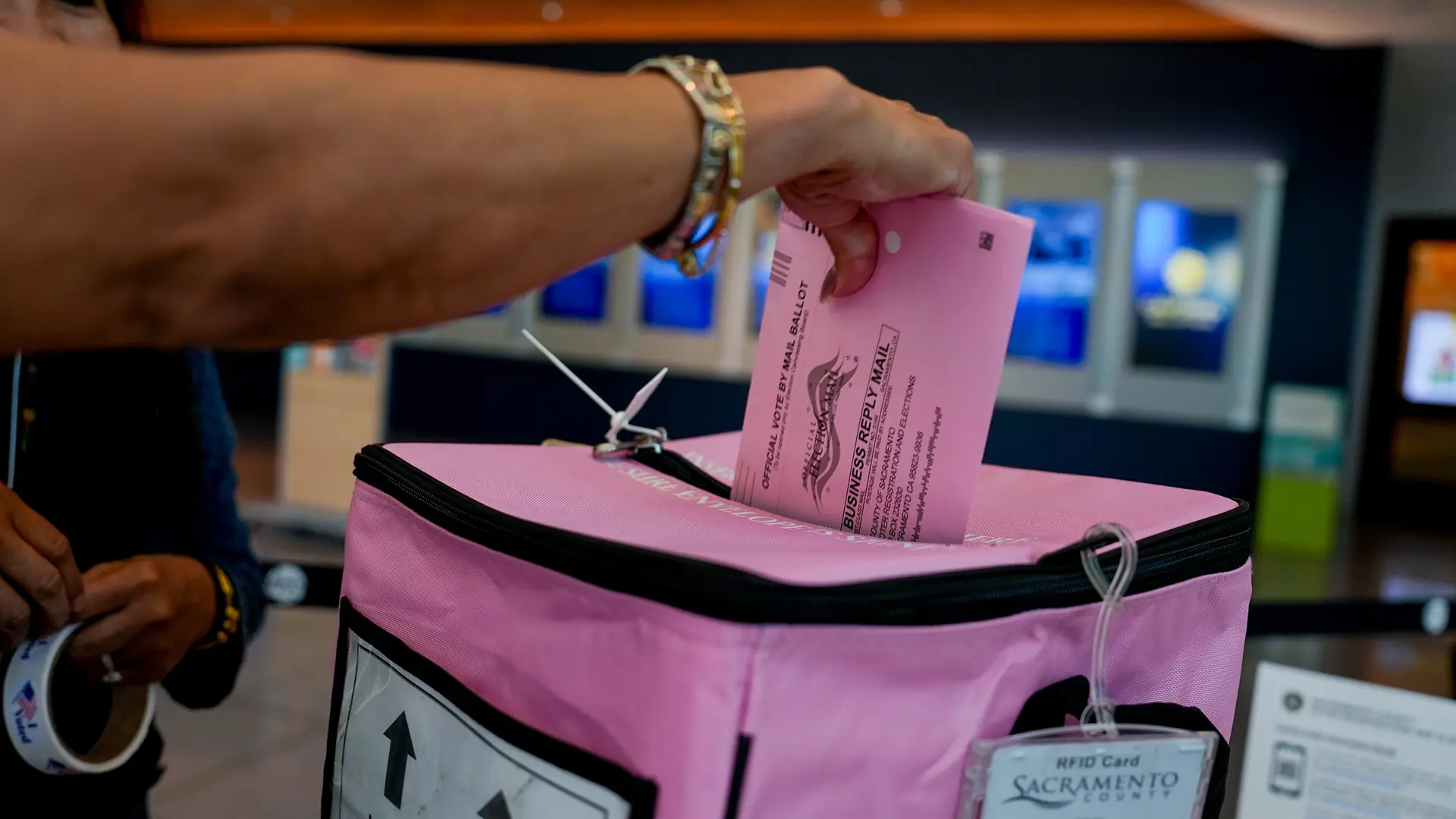 Voting center at the California Museum in Downtown Sacramento on June 2, 2026. Photo by Denis Akbari.