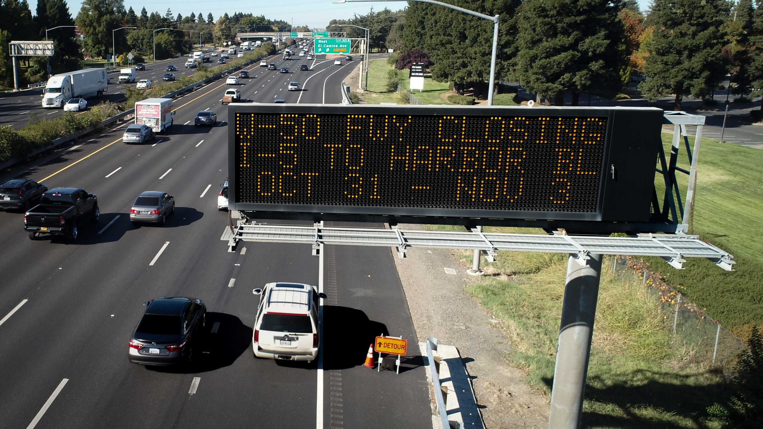 Traffic alert: A sign on I-5 North near West El Camino notifies motorists of an upcoming weekend closure to Highway 50.