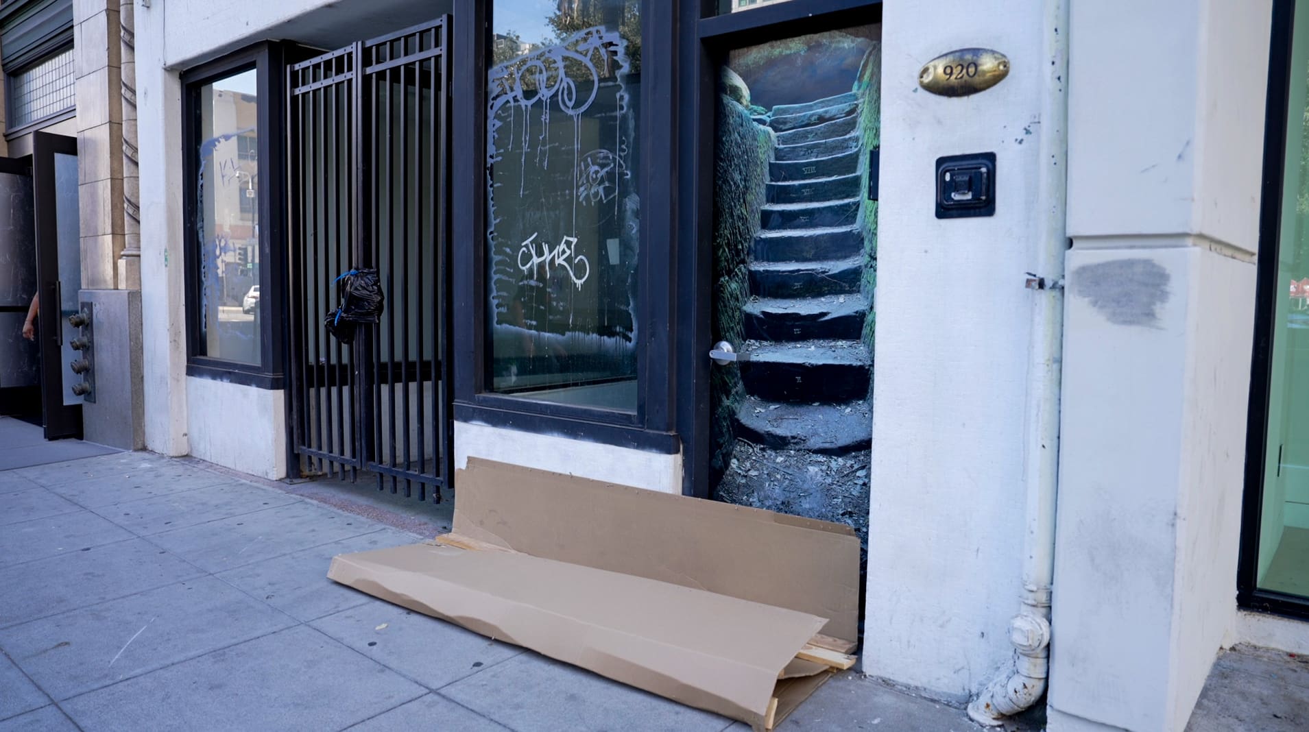 Vacant property on J St. in Sacramento on Sept. 11, 2025. Photo by Denis Akbari.