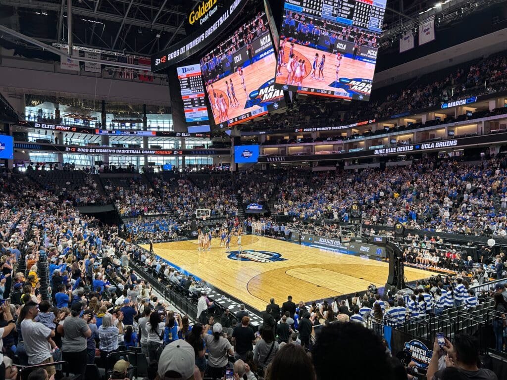 Fans fill seats in Golden 1 Center