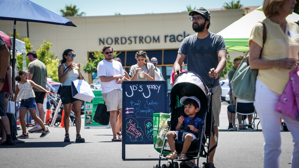 Crowd at farmers market