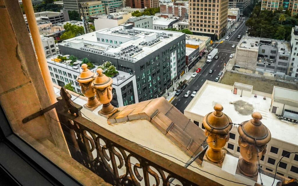 Roof statues