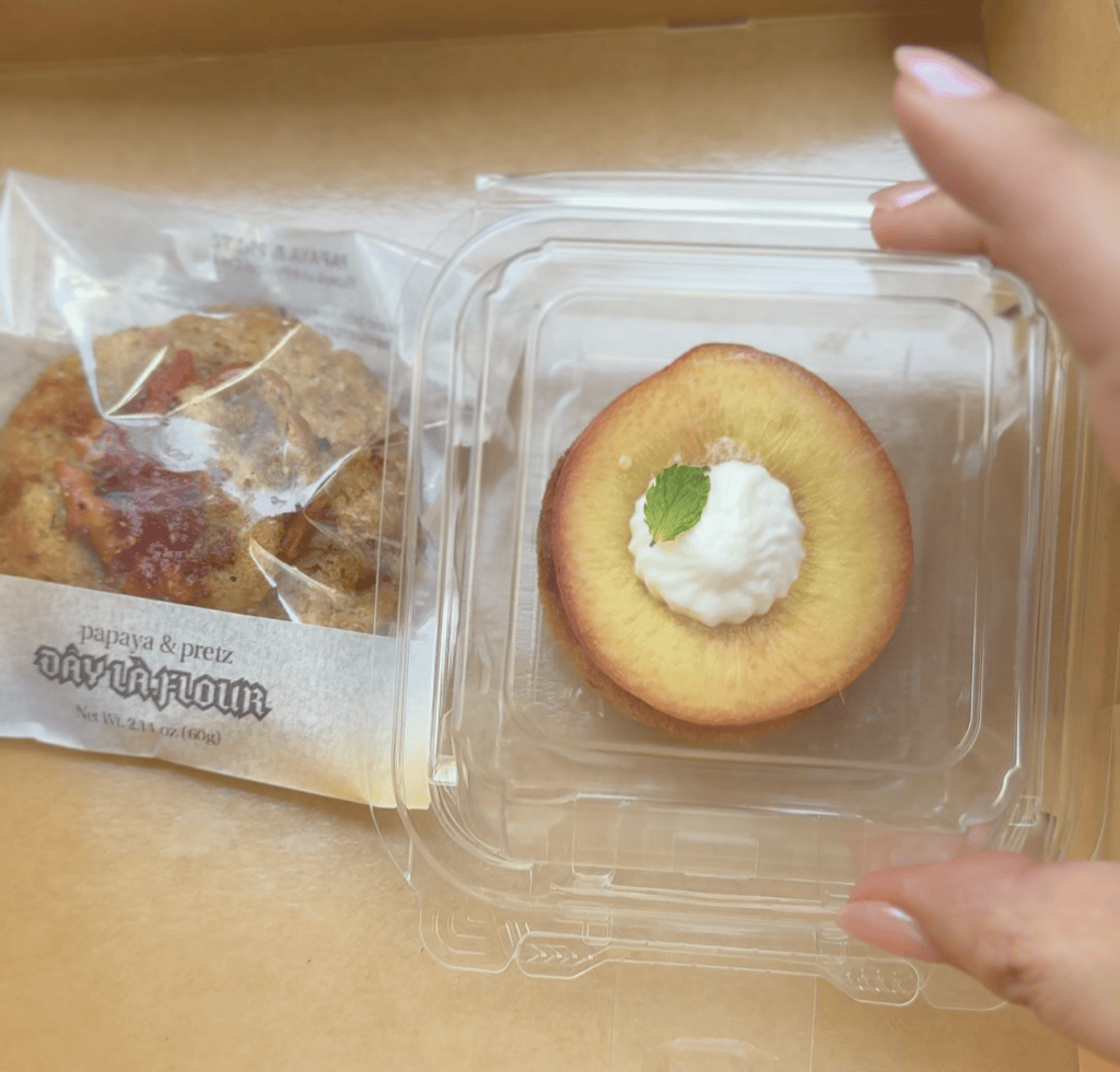 Day La Flour cookie and mochi