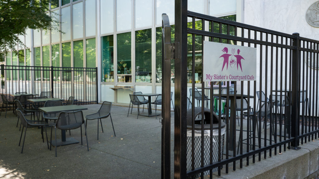 courtyard, cafe