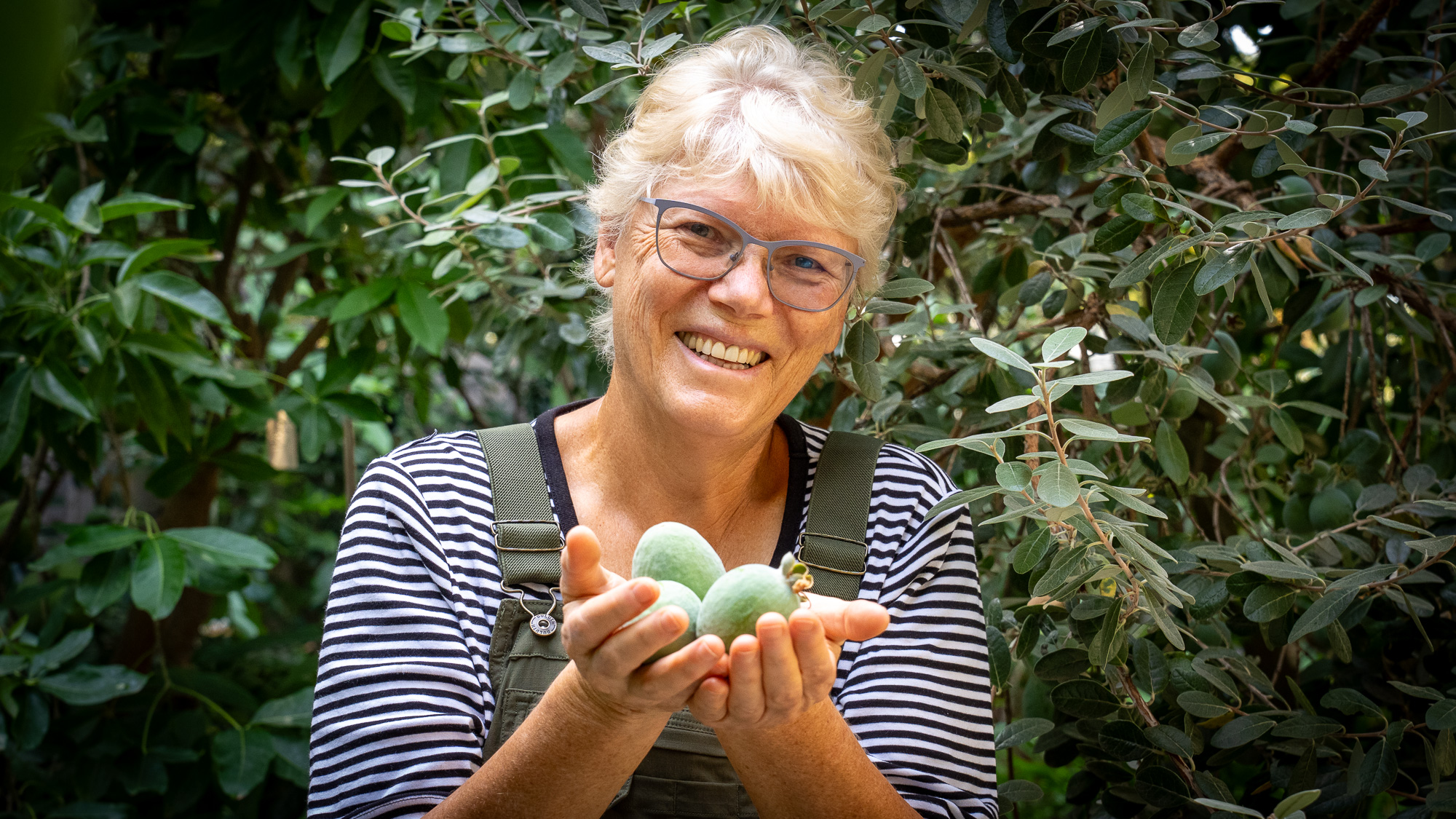 woman holding fruit