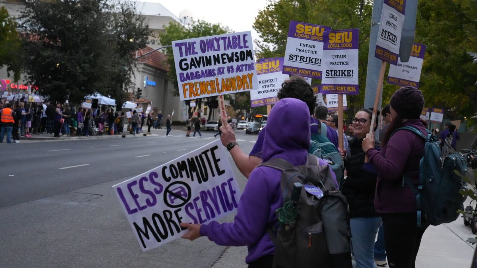 Live updates: State workers strike in Downtown Sacramento amid contract ...